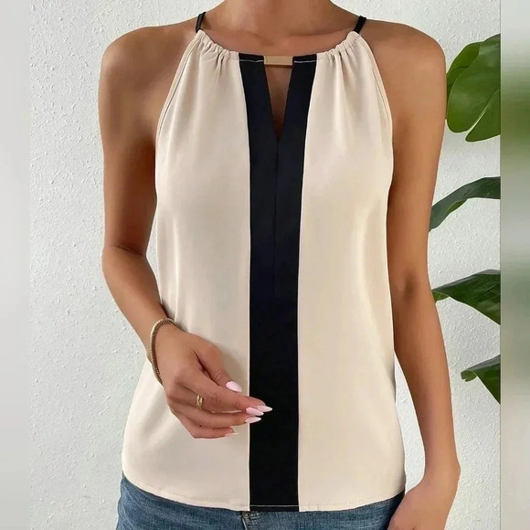 Essnce Two Tone Keyhole Neckline Halter Top - Picture 2 of 4